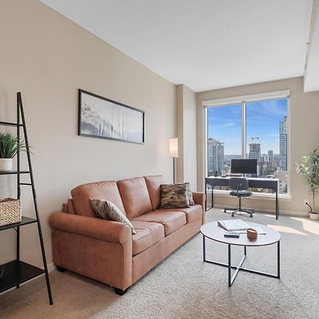 Heart Of Downtown Calgary Spacious Luxury Condo With Stunning Views And Premium Amenities Екстериор снимка