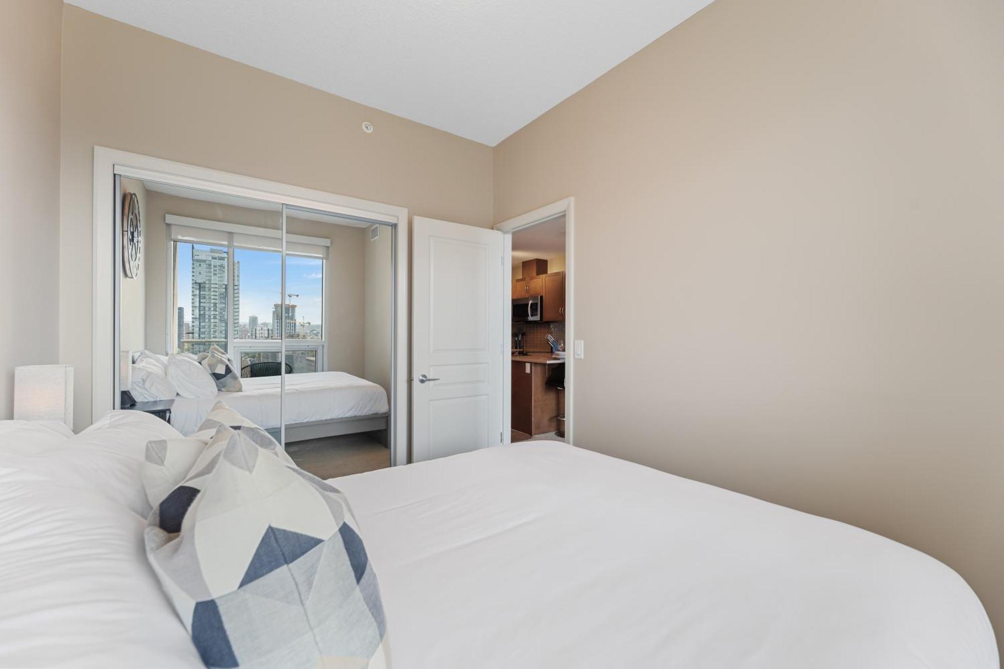 Heart Of Downtown Calgary Spacious Luxury Condo With Stunning Views And Premium Amenities Екстериор снимка