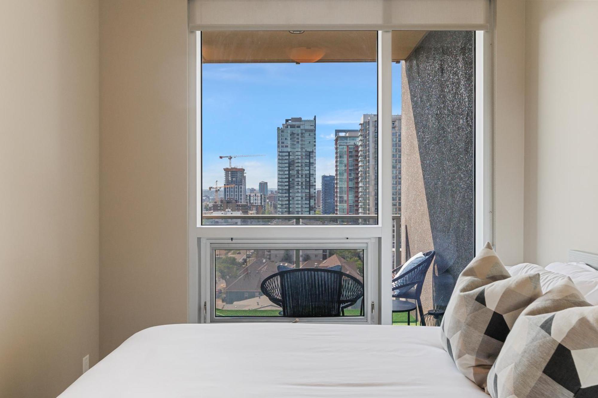 Heart Of Downtown Calgary Spacious Luxury Condo With Stunning Views And Premium Amenities Екстериор снимка