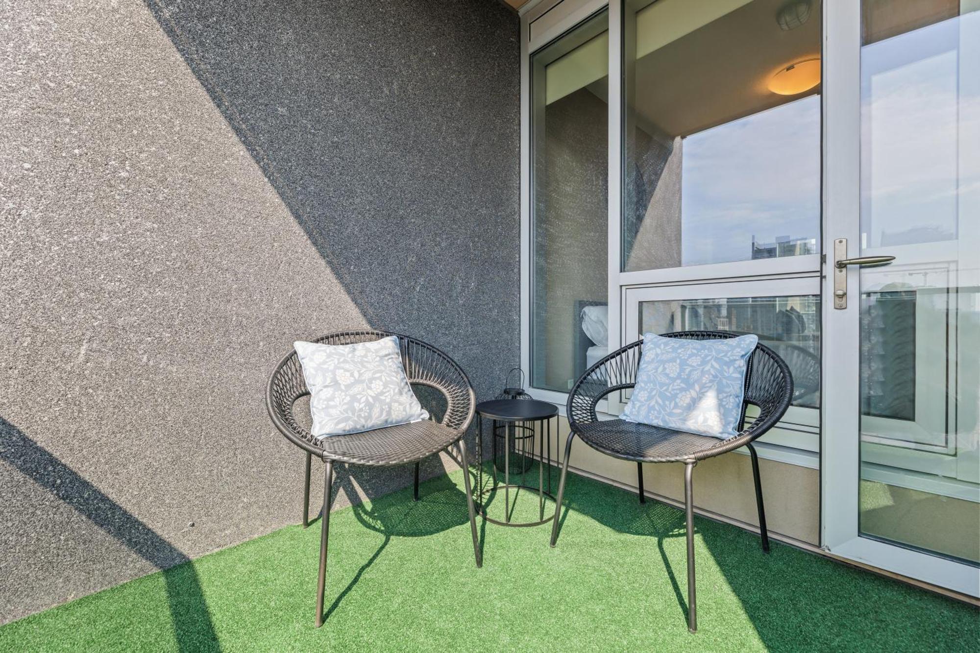 Heart Of Downtown Calgary Spacious Luxury Condo With Stunning Views And Premium Amenities Екстериор снимка