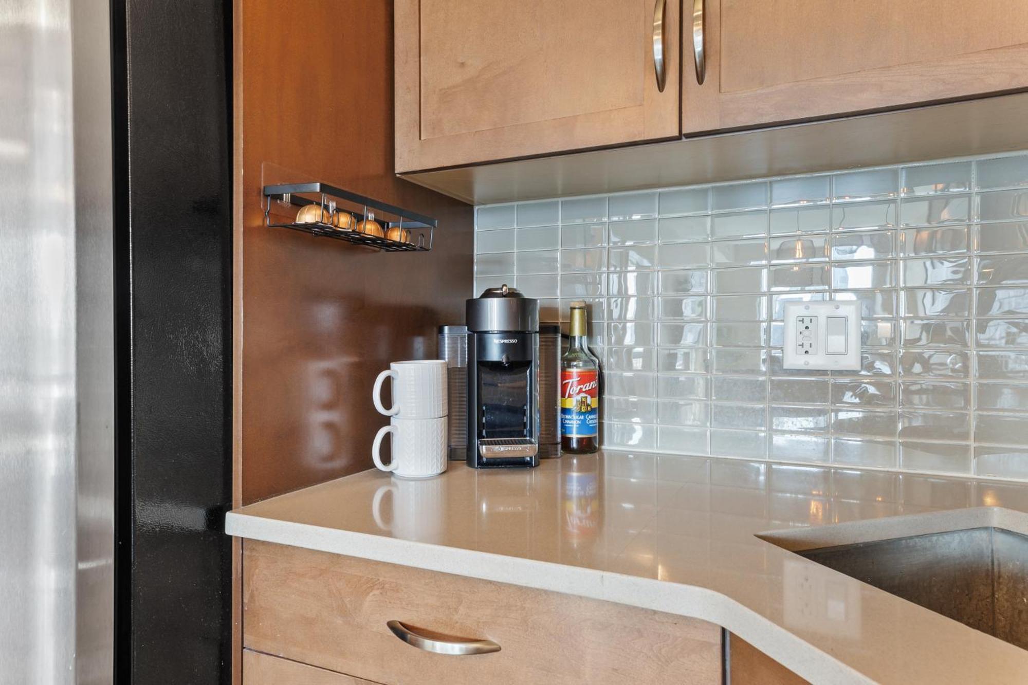 Heart Of Downtown Calgary Spacious Luxury Condo With Stunning Views And Premium Amenities Екстериор снимка